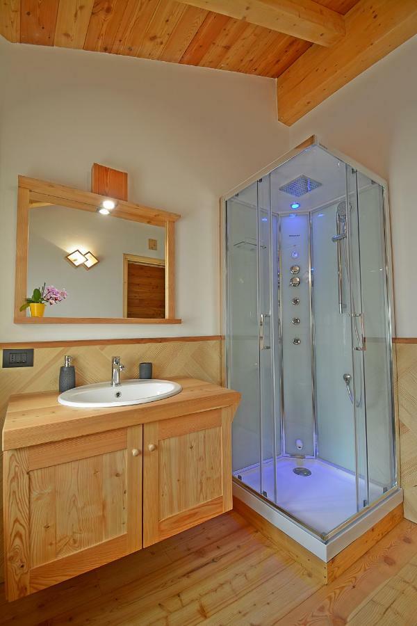 Camera Matrimoniale/Doppia con Letti Singoli con Balcone e Bagno Privato Esterno