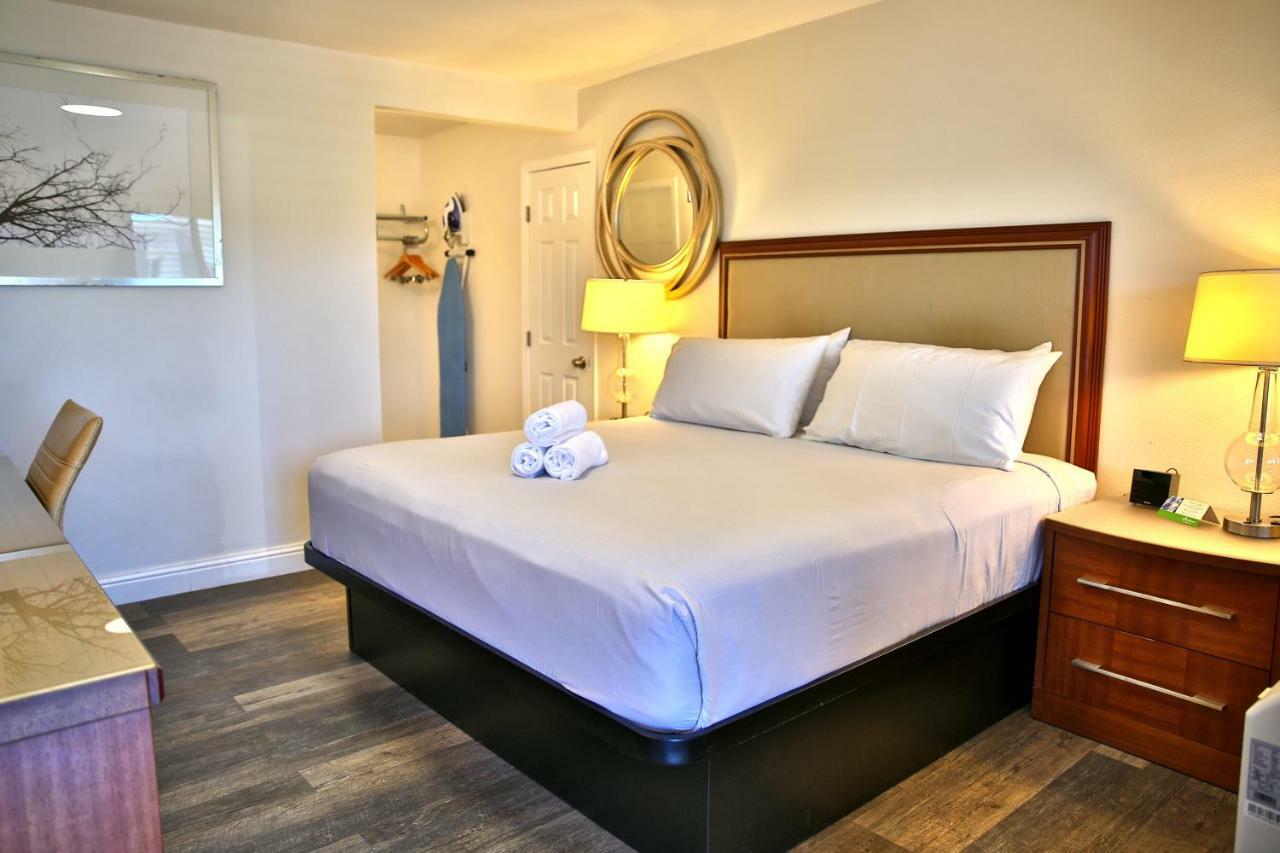 King Suite - Disability Access/Non-Smoking
