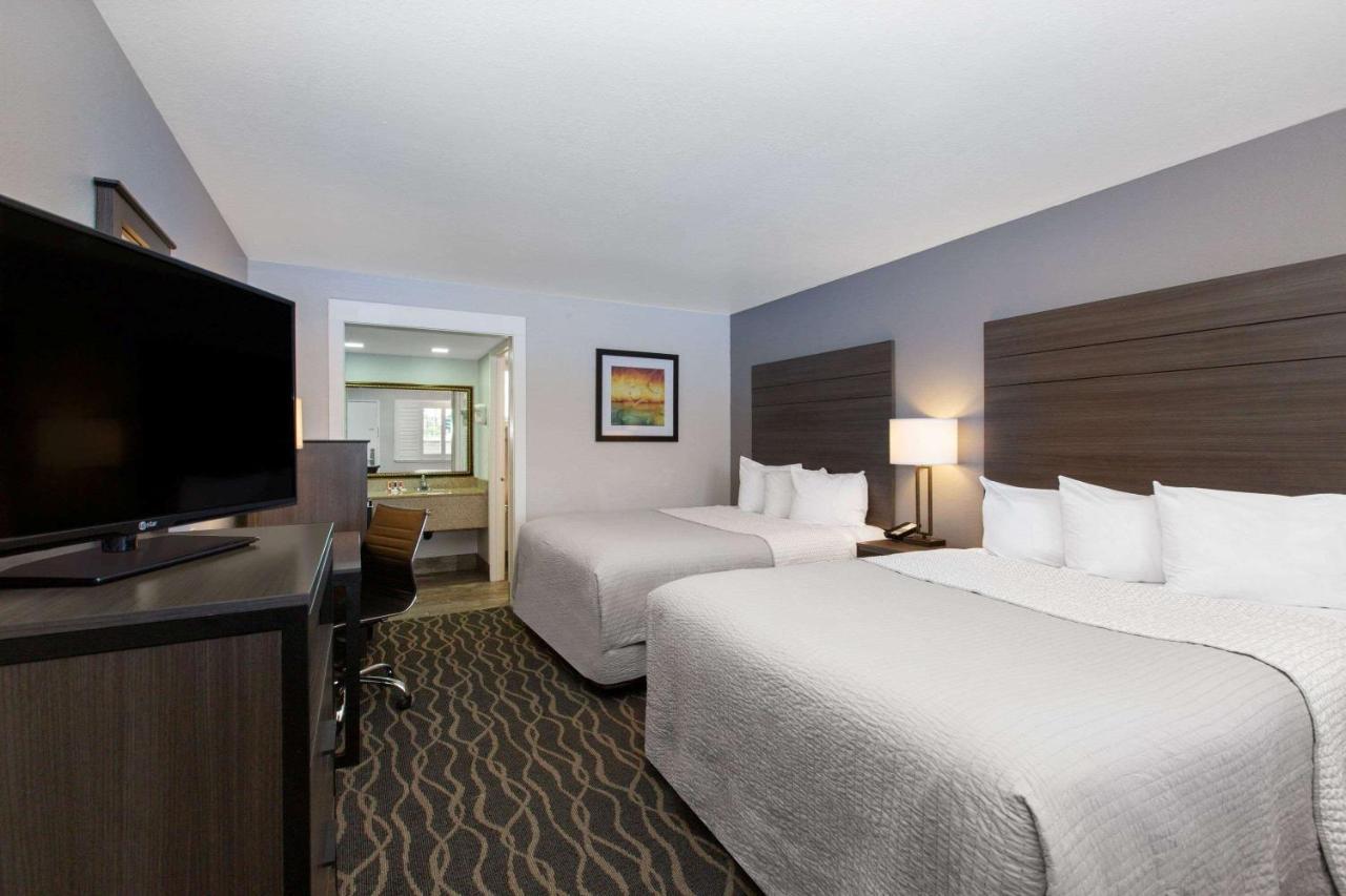 Double Room with Two Double Beds - Mobility/Hearing Accessible - Non-Smoking