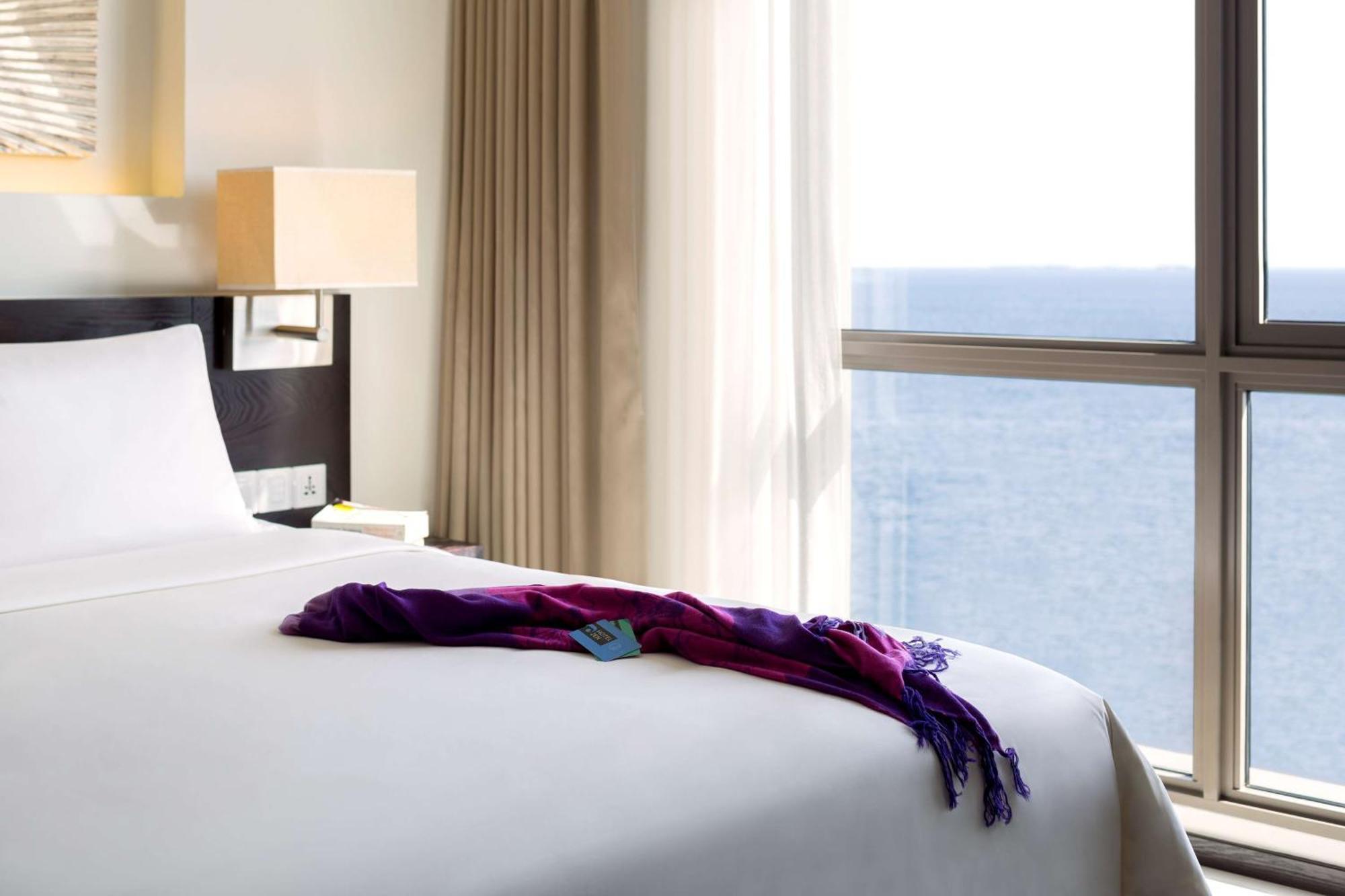 Deluxe Queen Room with Ocean View (Free Return Airport Transfer, Complimentary Wifi)