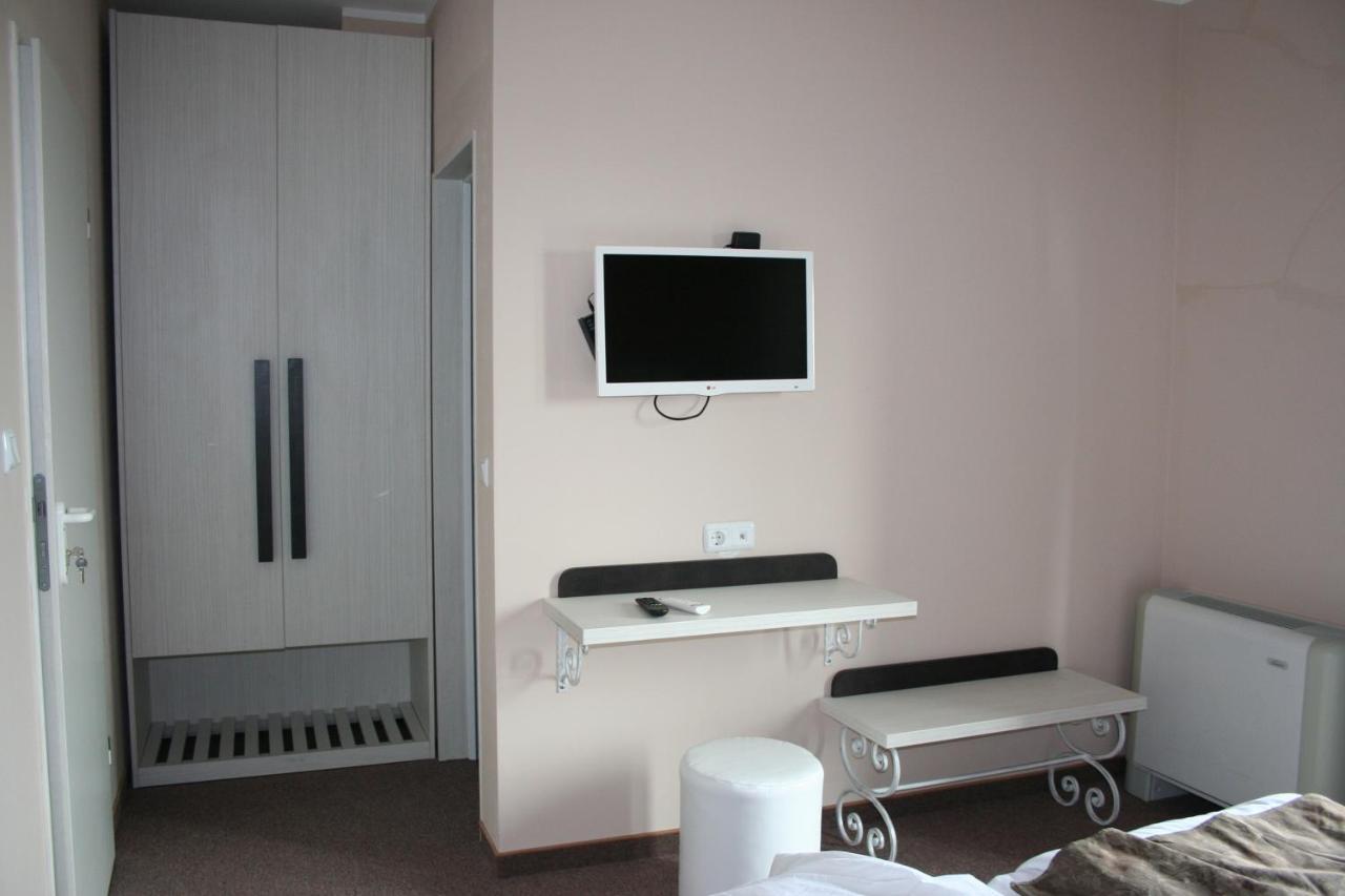 Großes Zweibettzimmer mit Stadtblick