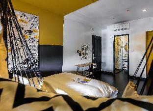 DELUXE DOUBLE NEST- FREE LAUNDRY, MINIBAR