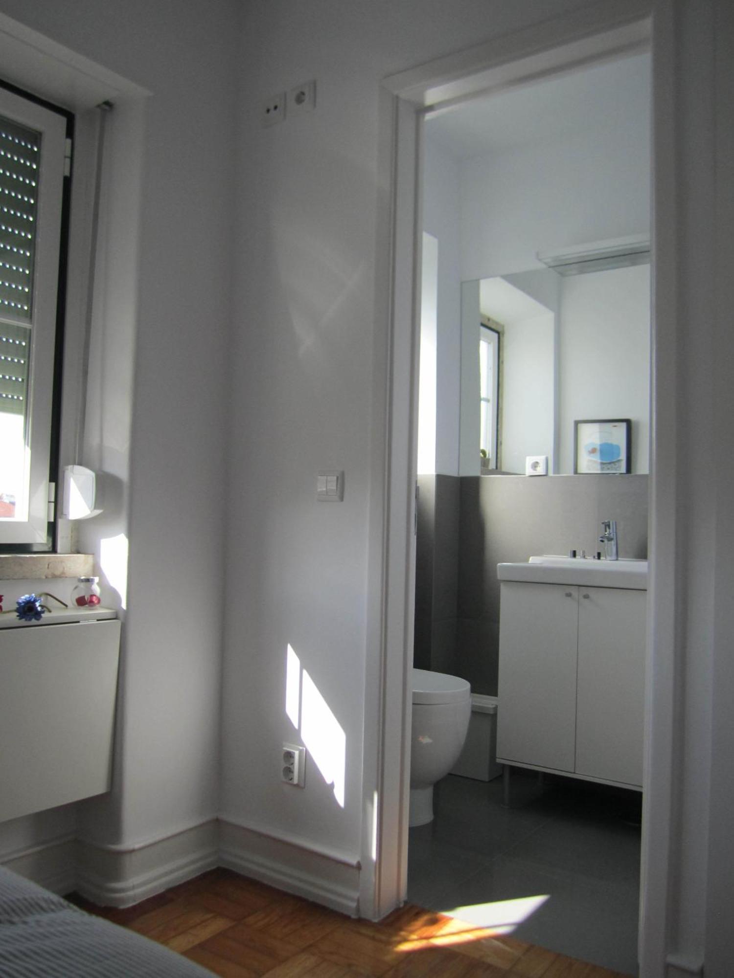 Quarto Individual com Casa de Banho Privativa