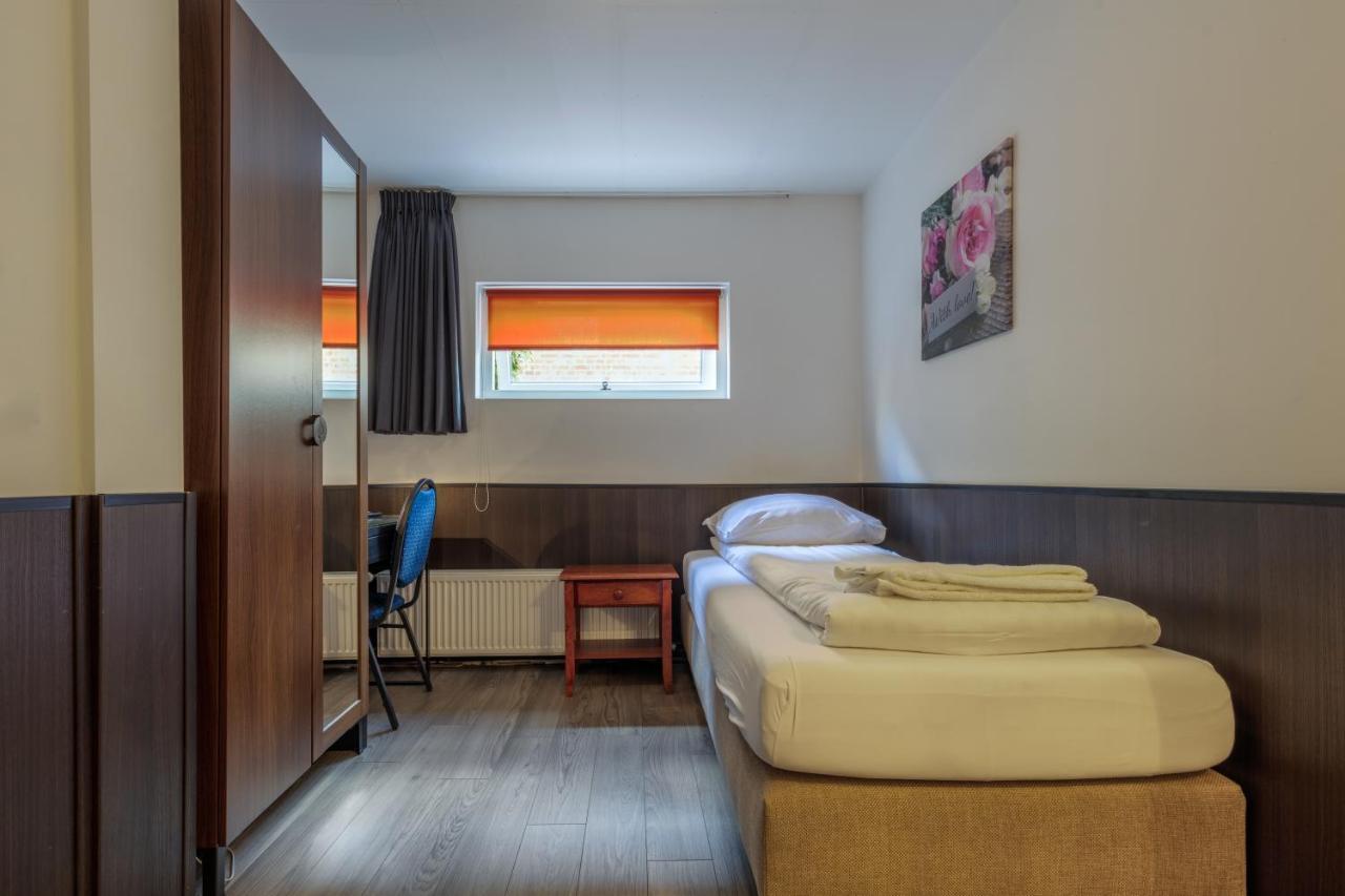 Eenpersoonskamer met Gedeelde Badkamer en Toilet