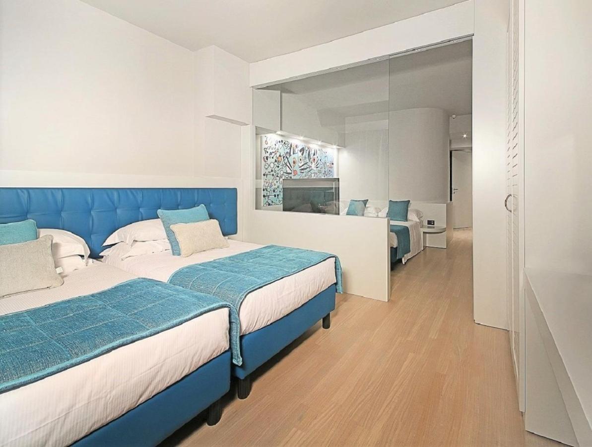 Camera Familiare con Balcone e Vista Lago