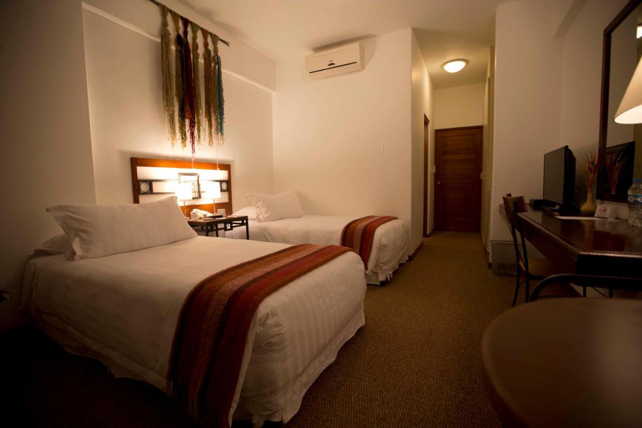 Quarto com 2 Camas de Solteiro