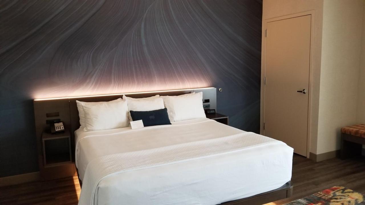 King Tower Room - Non-Smoking