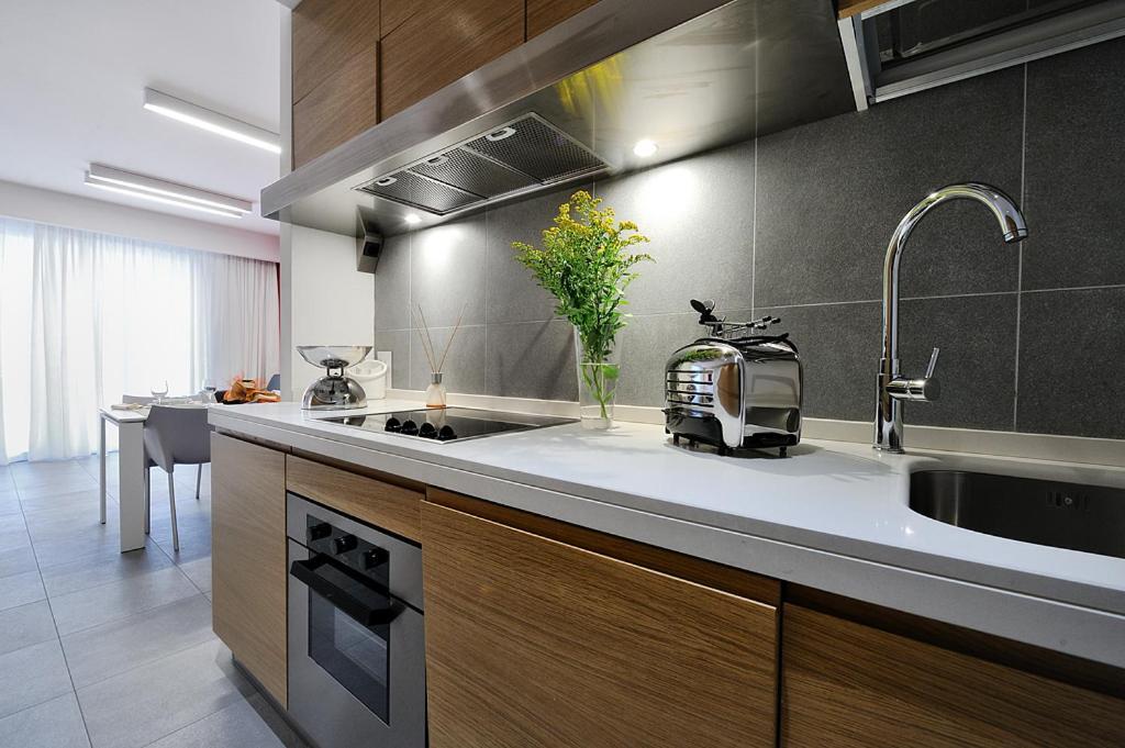 Suite con 1 Camera da Letto e Vista Mare Laterale