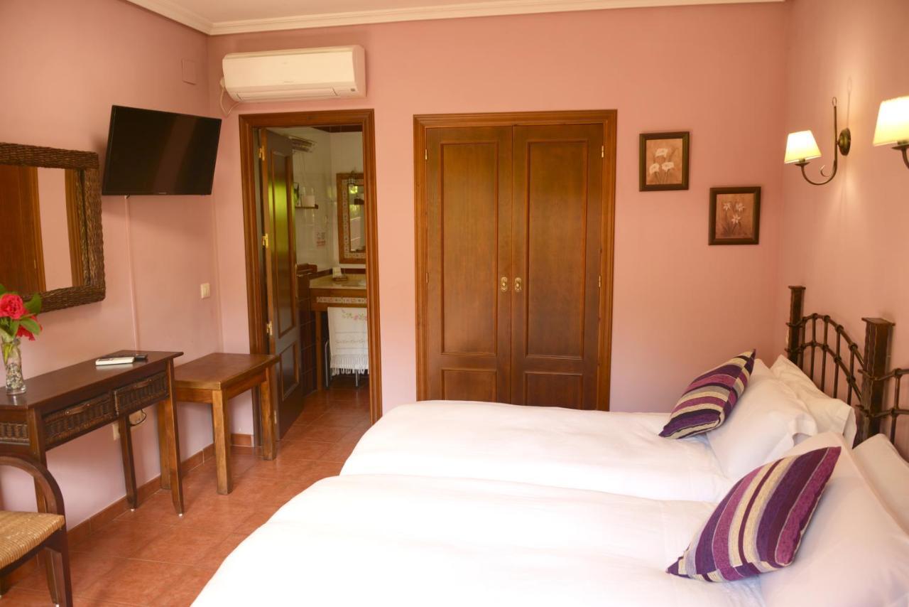 Twin Room,1301656333:JPEG