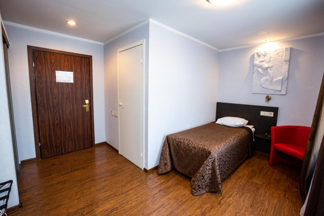 Single Room,929543719:JPEG