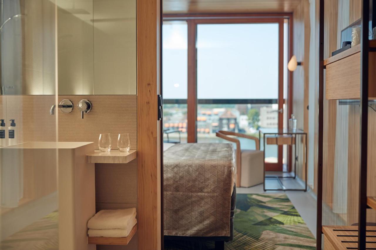 Chambre Supérieure avec Baignoire, Douche et Balcon