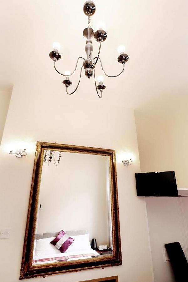 Habitación Triple Básica con baño compartido
