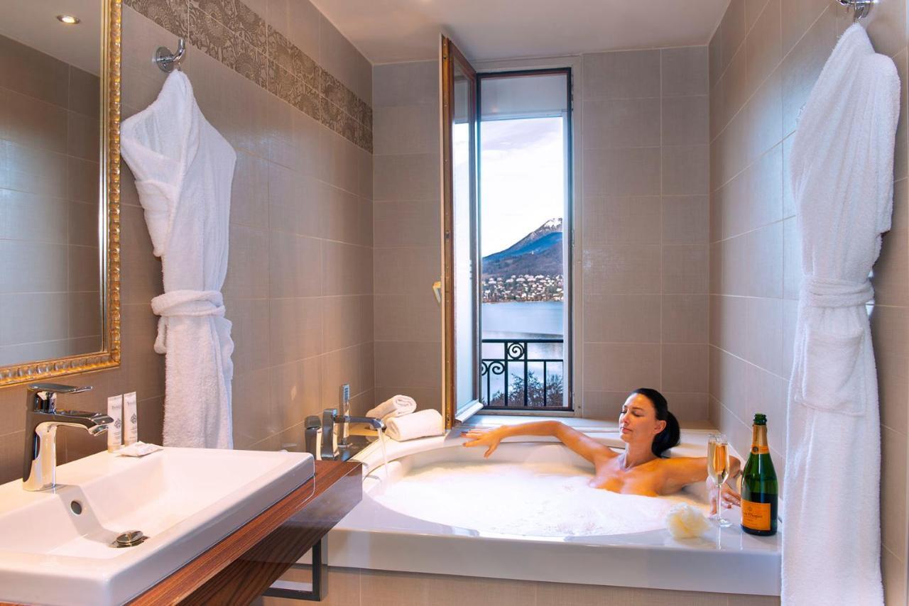 Elegance Room Lake side balcony Double or Twin beds,1666635721:JPEG