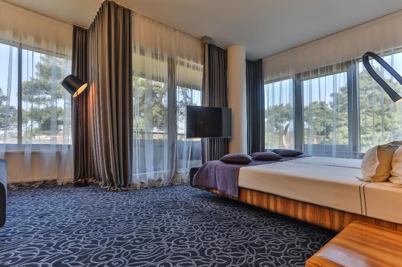 Deluxe Double Room with Spa Access - Building Design