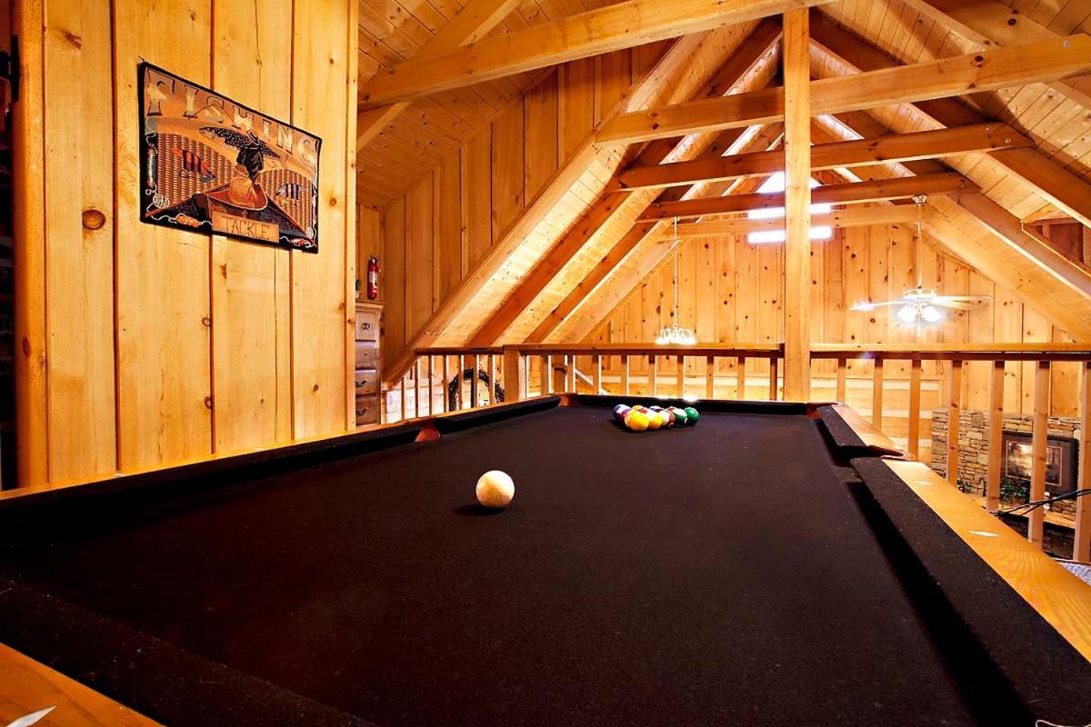 Suíte com Cama Queen-size e Vista da Piscina