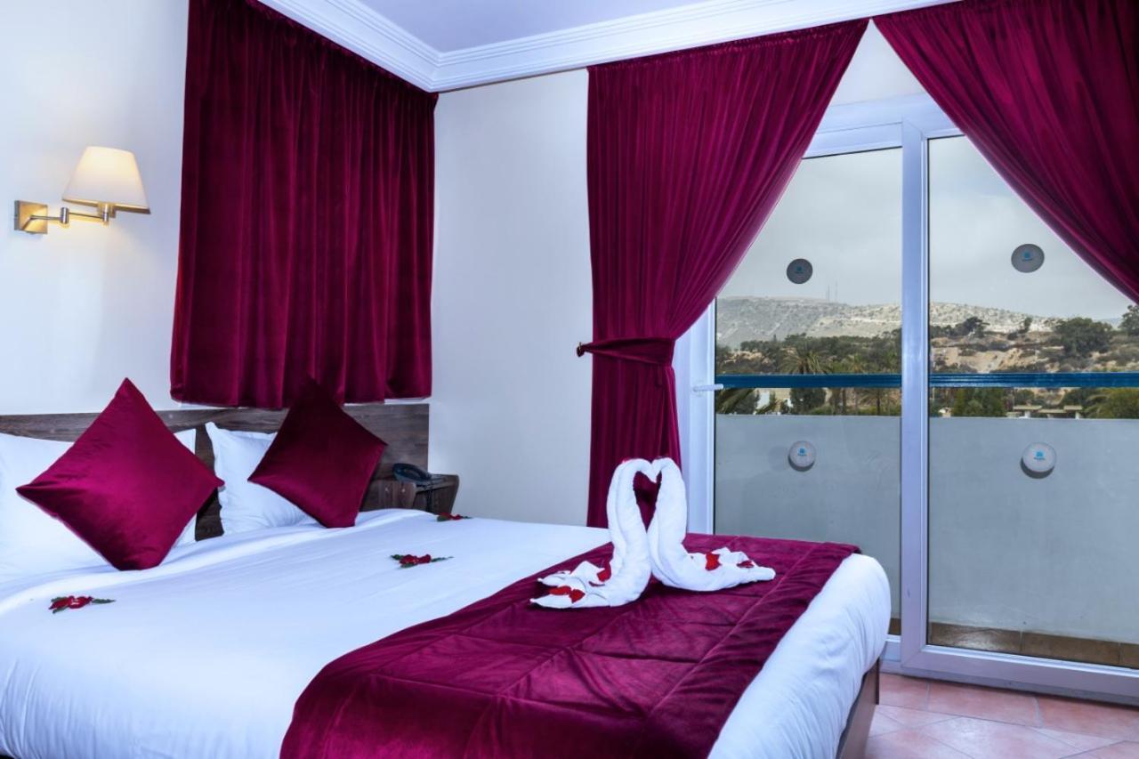 Double or Twin Room with Pool View,967170529:JPEG