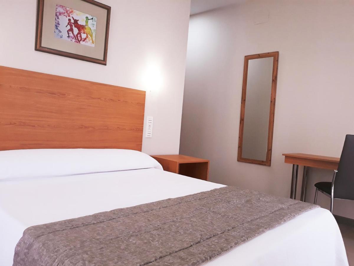 Double Room,935025463:JPEG