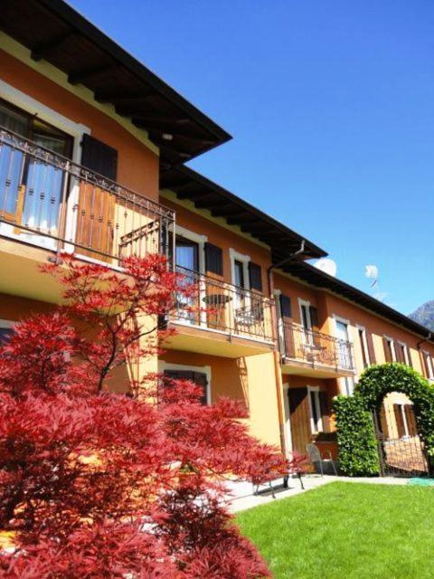 Camera Matrimoniale/Doppia con Letti Singoli con Balcone e Vista Lago