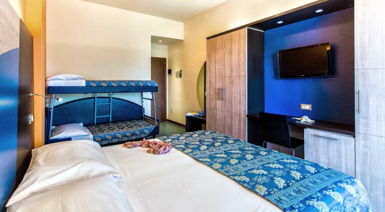 Quadruple Room,649596183:JPEG
