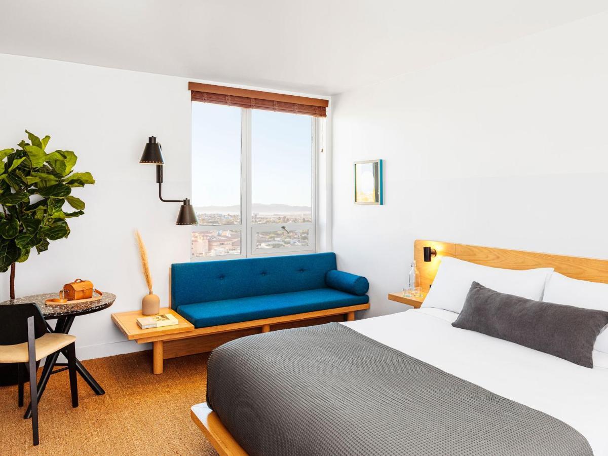 Ruime Kamer met Kingsize Bed - Uitzicht op de Stad