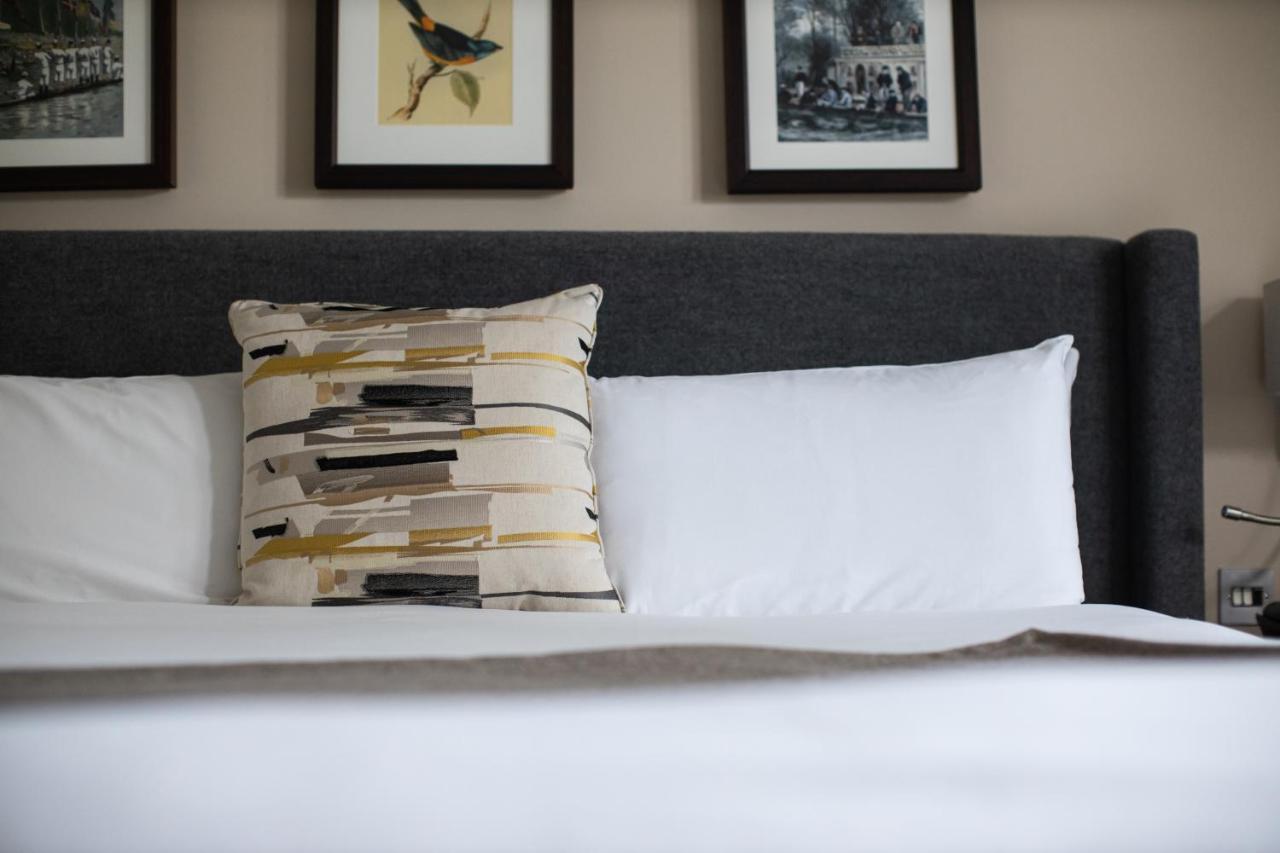 Premium Zimmer mit Kingsize-Bett und Gartenblick
