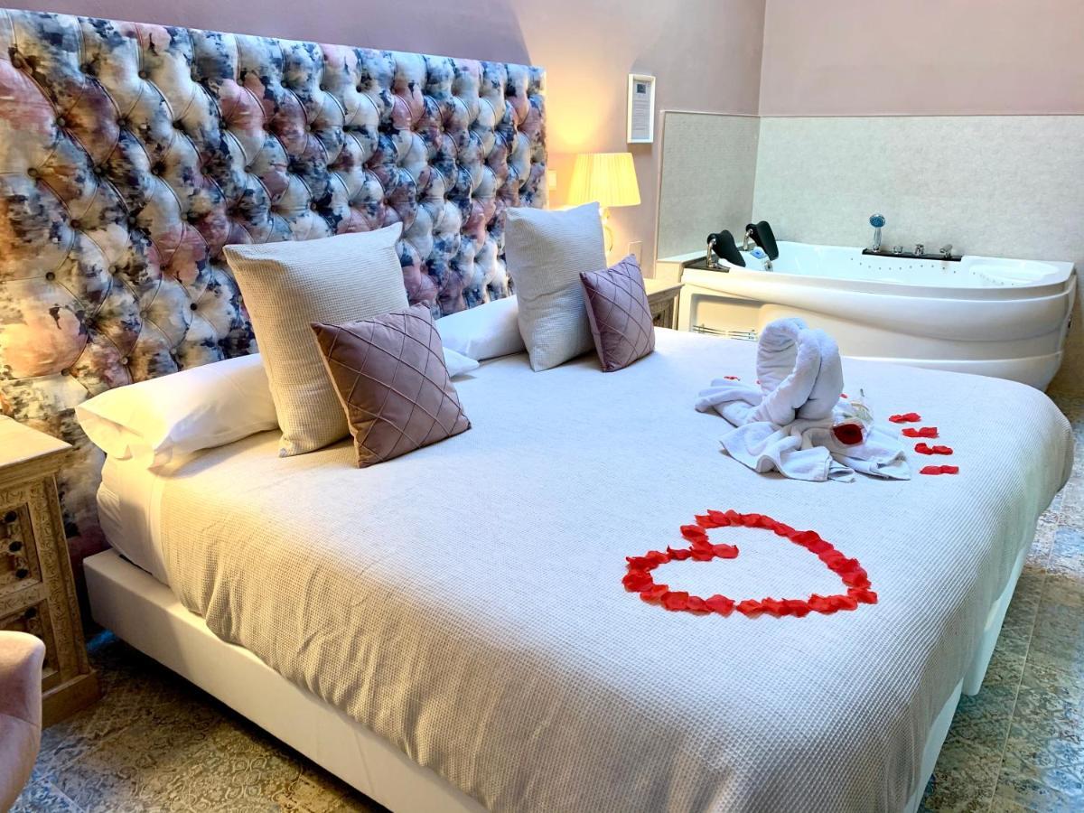 Suite with Jacuzzi,948072046:JPEG