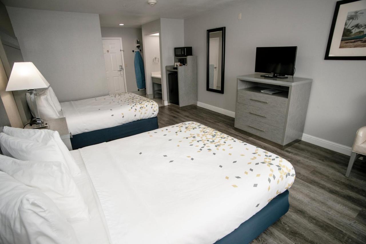 Deluxe Queen Room with Two Queen Beds