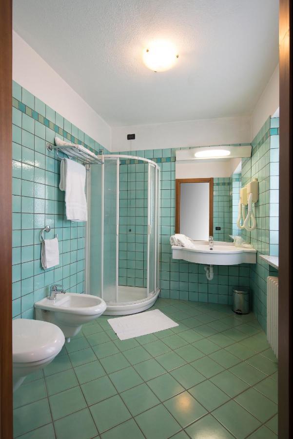 Double or Twin Room,893942995:JPEG