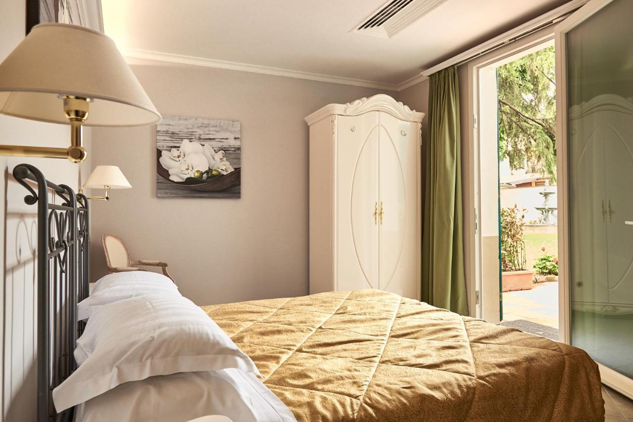 Quarto Clássico com Cama de Casal ou 2 de Solteiro