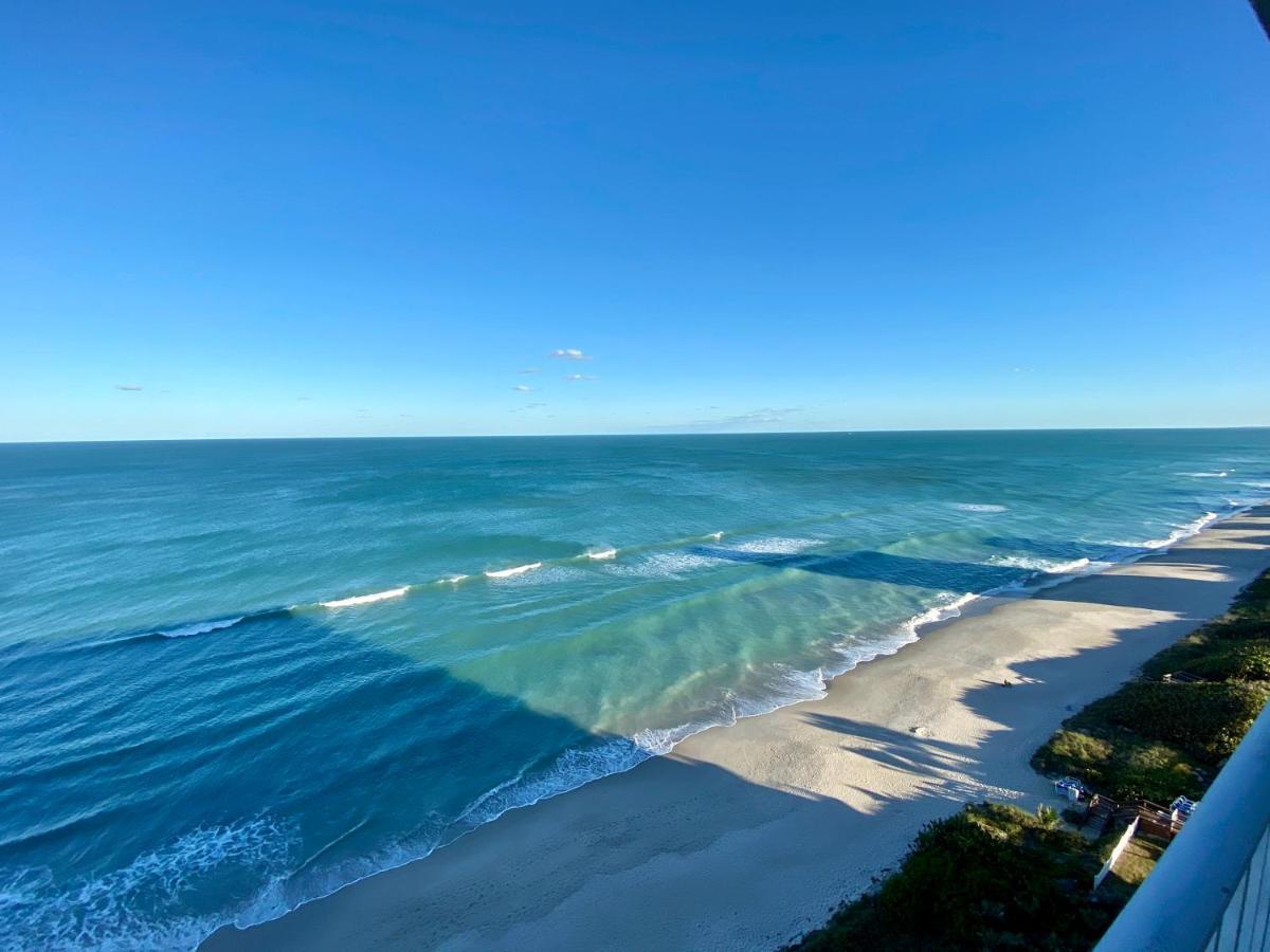 One-Bedroom Suite Oceanfront with Sofa Bed over 550 sq. ft.- Balcony/Lower Floor