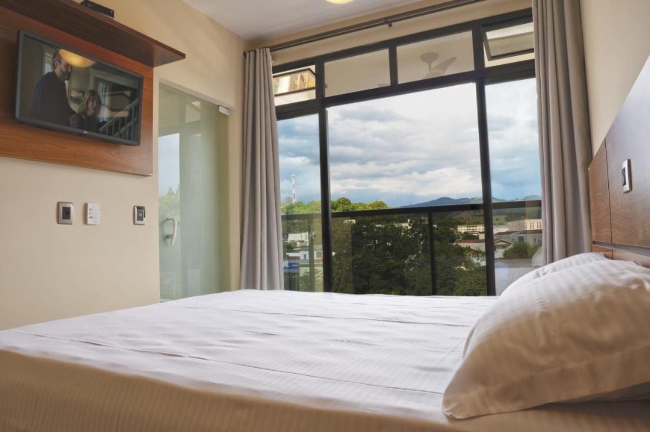 Executive Suite,950045767:JPEG