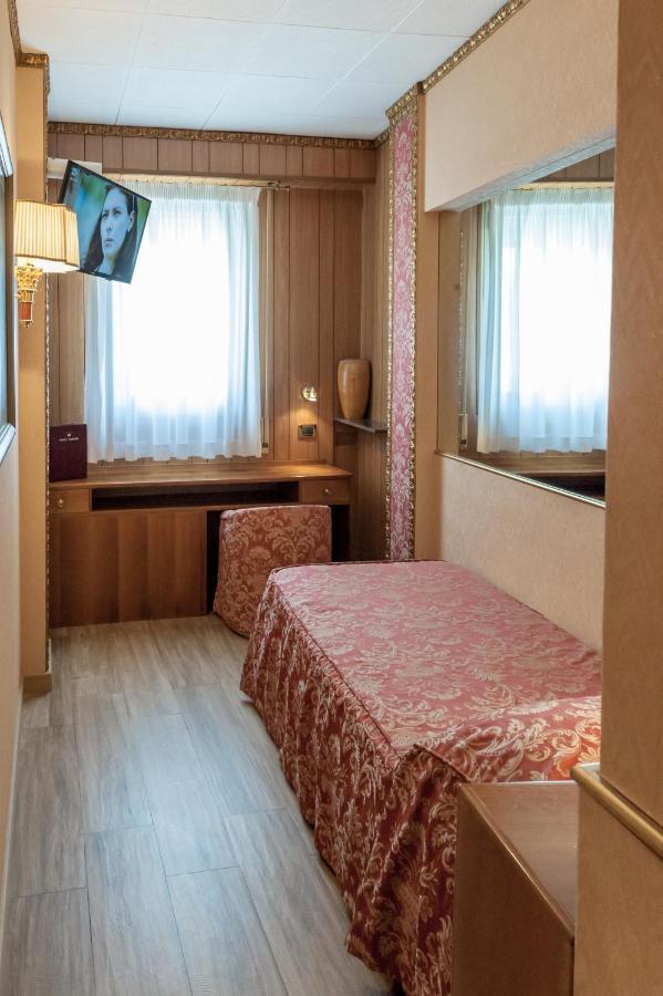 Single Room,961584754:JPEG