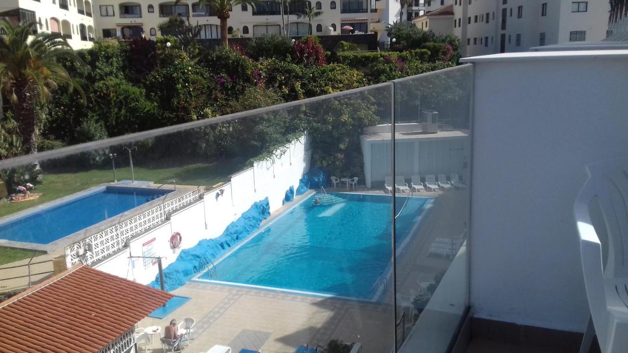Estudio con vistas a la piscina