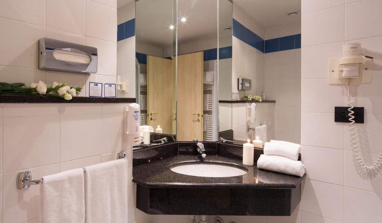 Standard Twin Room - Free Breakfast