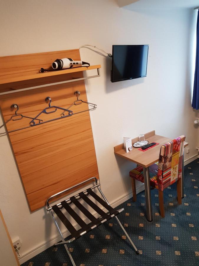 Eenpersoonskamer met Gedeelde Badkamer en Toilet