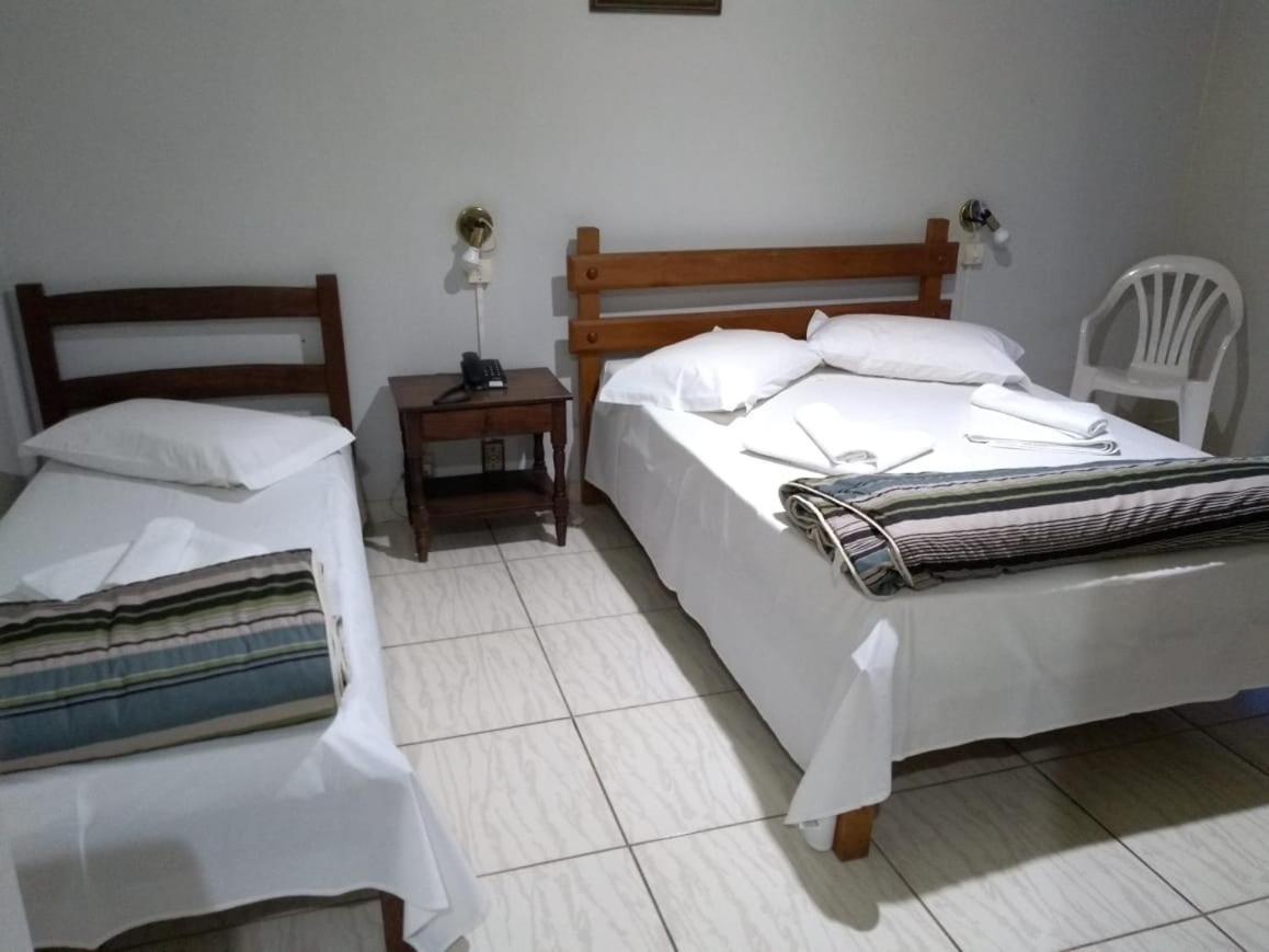 Quarto com Cama de Casal ou 2 de Solteiro e Banheiro