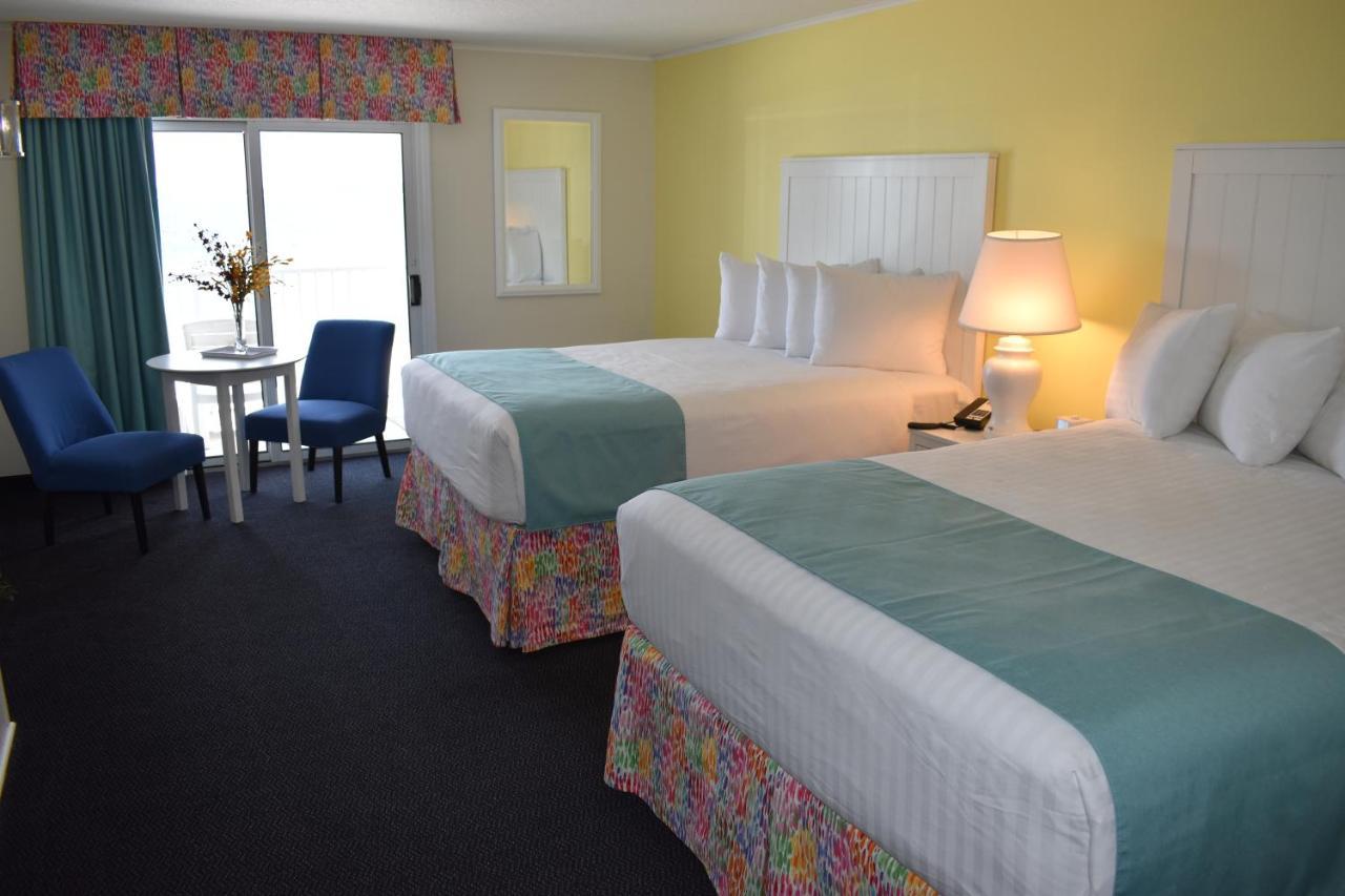Standard Queen Room with Partial Lake View