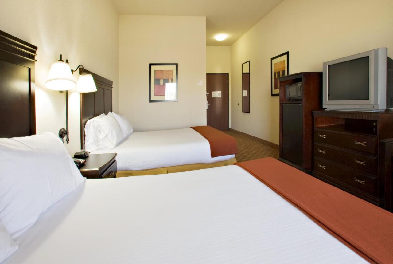 Standard Queen Room Two Queen Beds