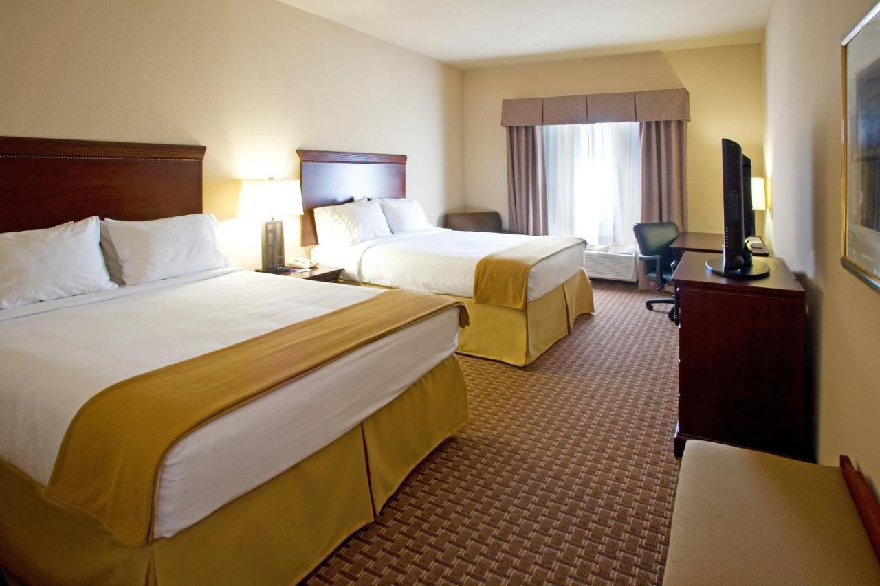 Standard Queen Room with Two Queen Beds