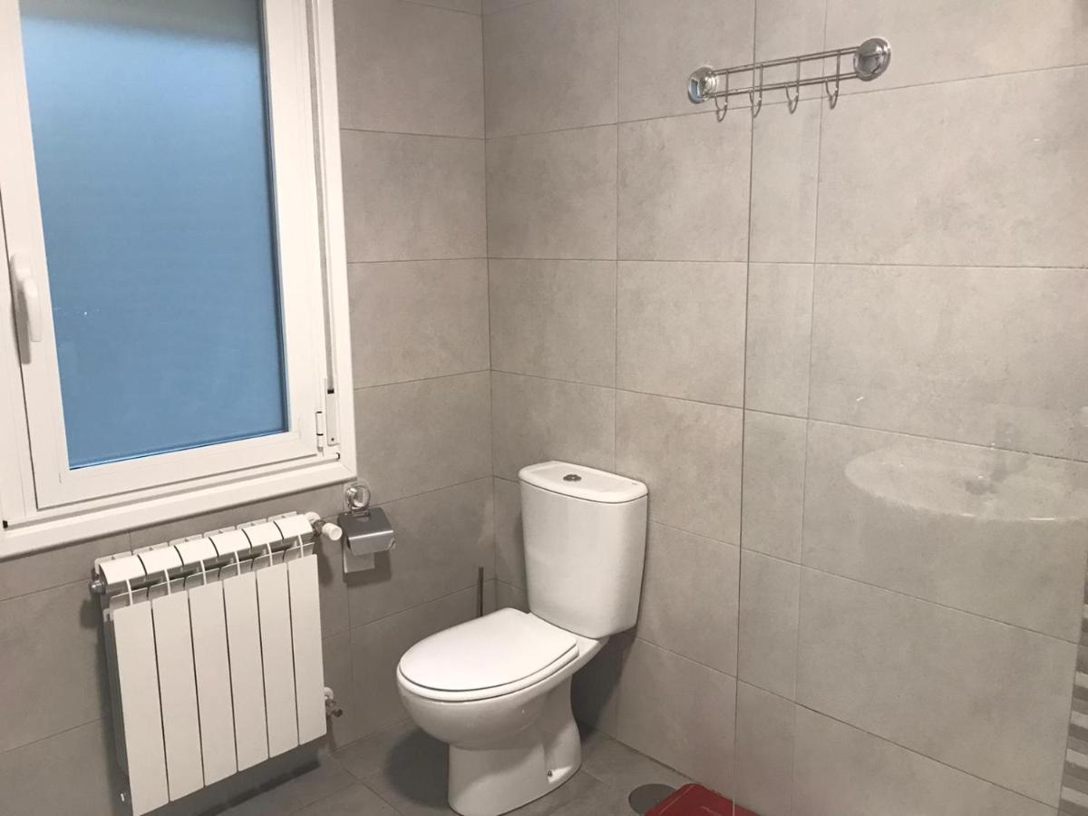Quarto Duplo Grande com Casa de Banho Partilhada