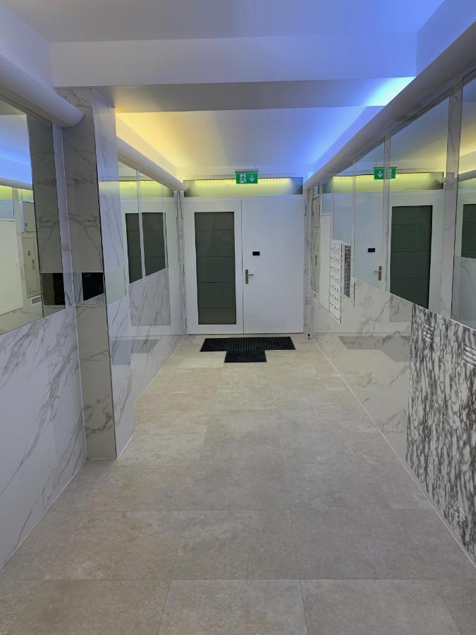 Colony Apartment Salon