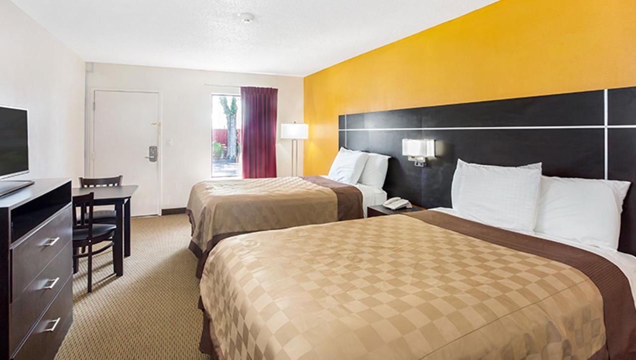 Double Room with Two Double Beds - Smoking