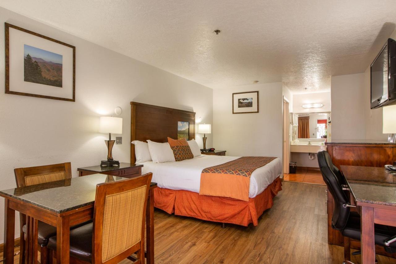 Suite with One King Bed and One Queen Bed - Non-Smoking