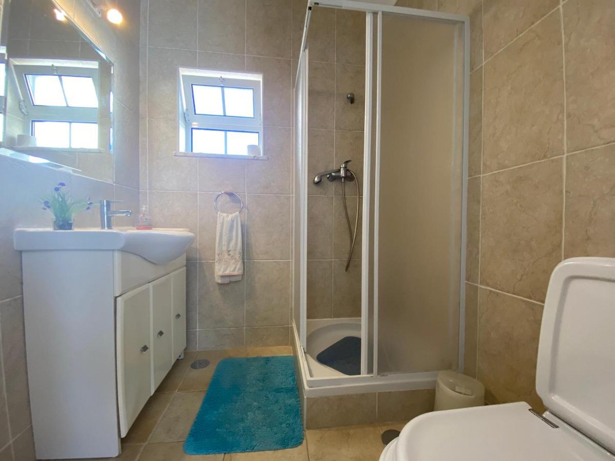 Quarto Duplo com Casa de Banho Privativa