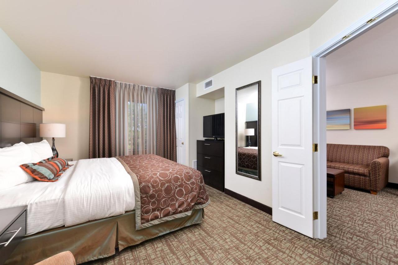 One-Bedroom King Suite