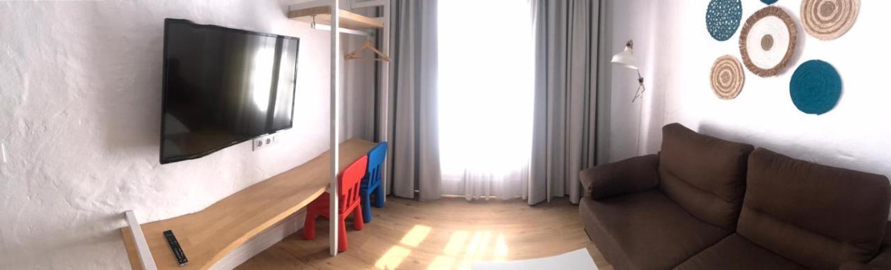 Family Studio,982419079:JPEG
