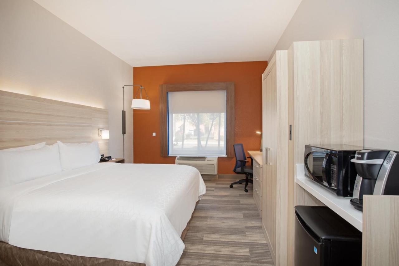 King Room - Mobility Access/Hearing Accessible
