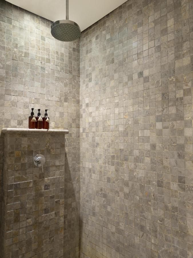 Aanbieding - Deluxe Kamer met Gratis Vervoer van of naar de Luchthaven (Enkele Reis)
