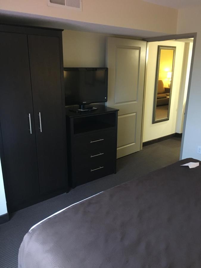 One Bedroom King Suite - Non Smoking