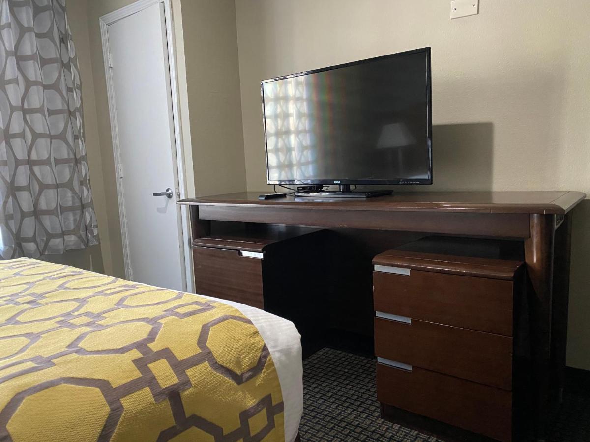 One-Bedroom Deluxe Suite with Two Queen Beds - Non-Smoking
